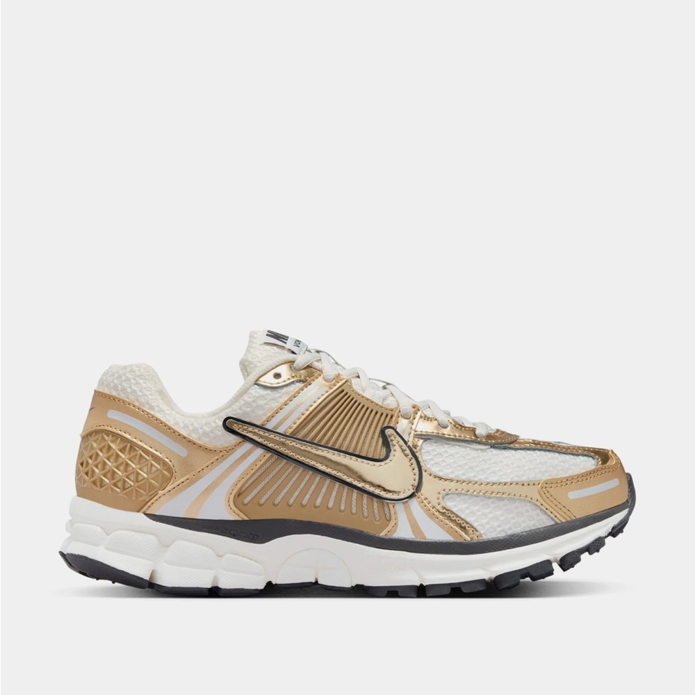 NIKE ZOOM VOMERO 5 GOLD
WOMENS RUNNING SHOE SIZE 7